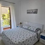 Lovely 1-bedroom Unit With Free Parking On Premises Apartmán Sarandë