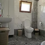 Apartmán Lovely 1-bedroom Unit With Free Parking On Premises