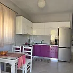 Lovely 1-bedroom Unit With Free Parking On Premises Apartmán