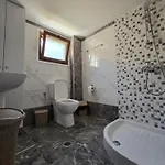 Lovely 1-bedroom Unit With Free Parking On Premises Apartmán