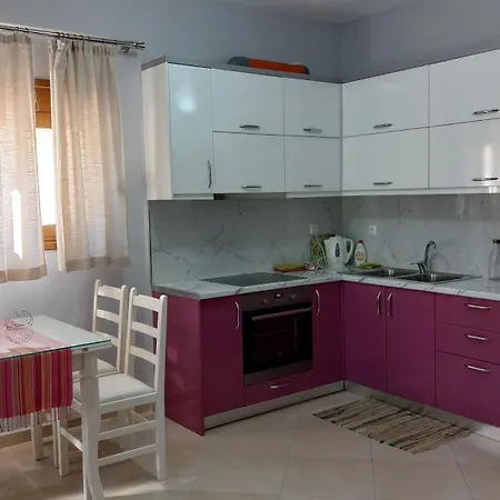 Lovely 1-bedroom Unit With Free Parking On Premises *