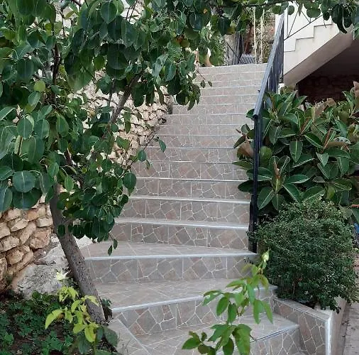 Lovely 1-bedroom Unit With Free Parking On Premises Appartamento Sarandë