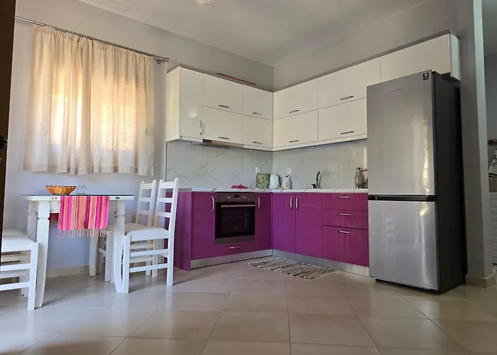Lovely 1-bedroom Unit With Free Parking On Premises Appartamento Sarandë