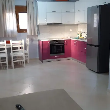 Daire Lovely 1-bedroom Unit With Free Parking On Premises