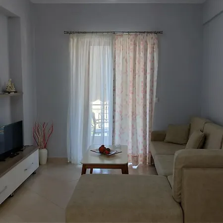 Lovely 1-bedroom Unit With Free Parking On Premises Saranda