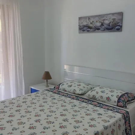 Daire Lovely 1-bedroom Unit With Free Parking On Premises