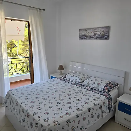 Lovely 1-bedroom Unit With Free Parking On Premises Daire Saranda