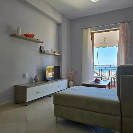 Lovely 1-bedroom Unit With Free Parking On Premises Saranda