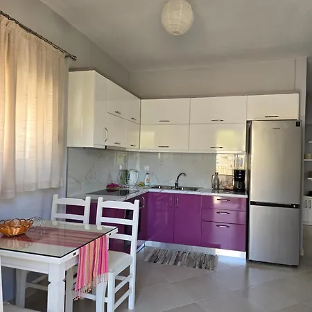 Lovely 1-bedroom Unit With Free Parking On Premises Daire