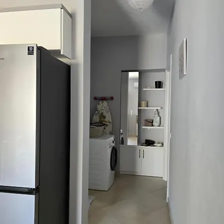 Apartamento Lovely 1-bedroom Unit With Free Parking On Premises Sarandë