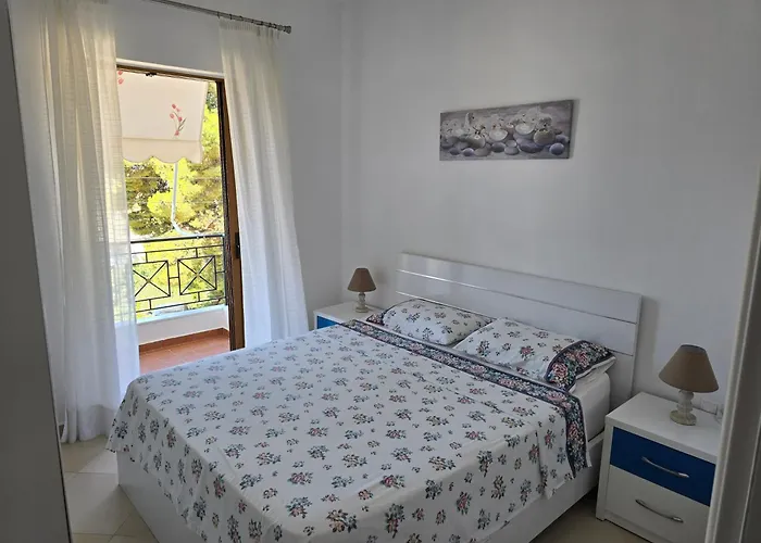 Lovely 1-bedroom Unit With Free Parking On Premises Appartement Saranda