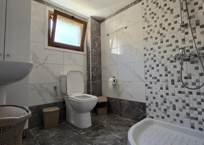 Lovely 1-bedroom Unit With Free Parking On Premises Apartment